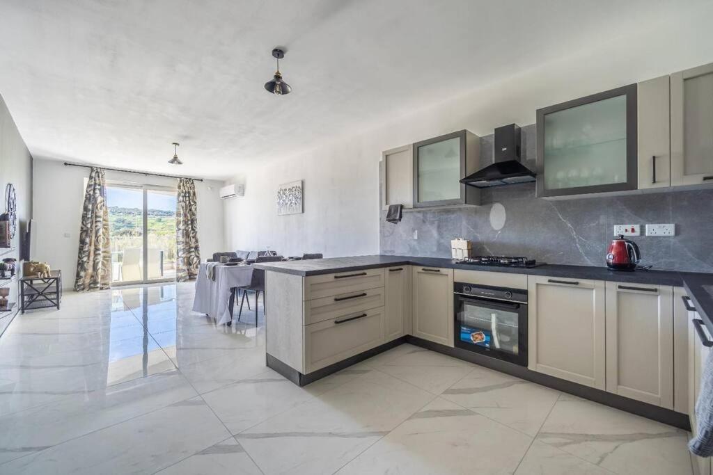 Sunset Bliss Luxury Apartment St. Paul's Bay Buitenkant foto